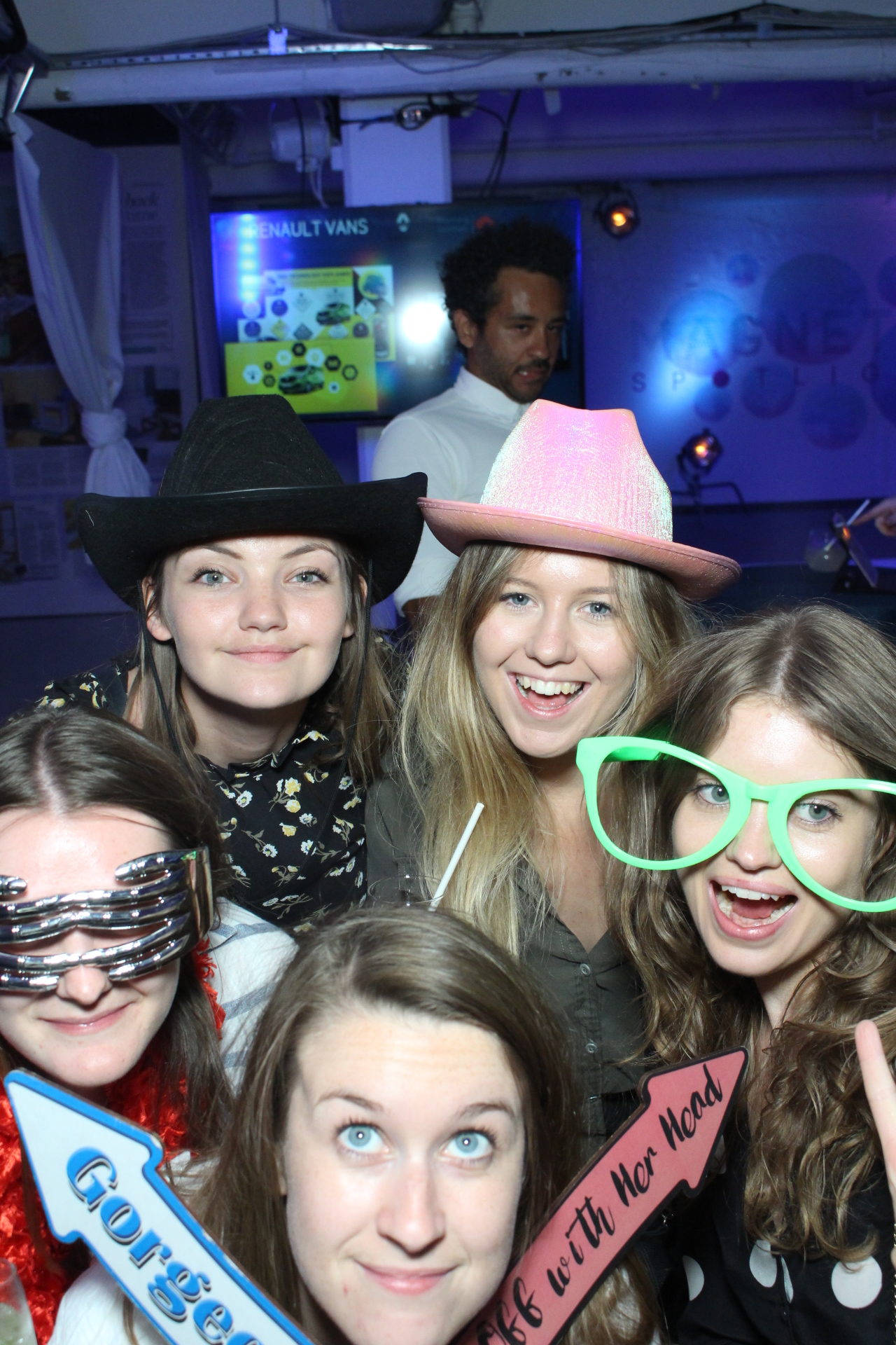 1529001089182_28082443207_o