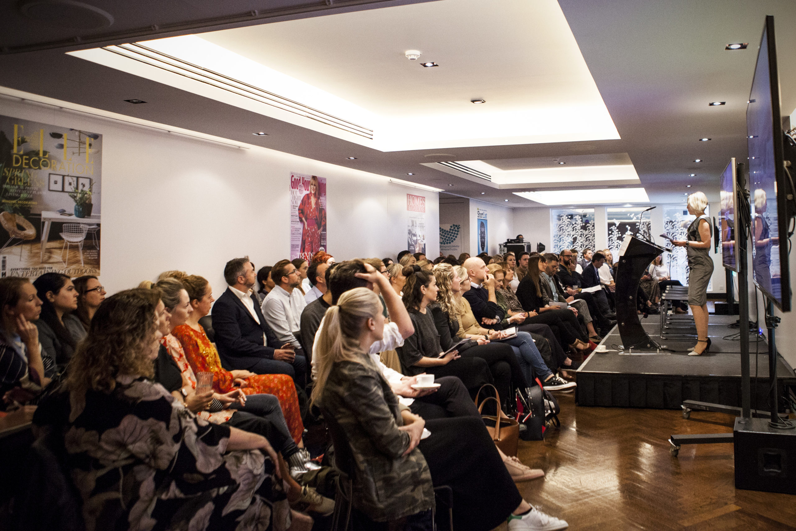 0006-0574_44657643701_o